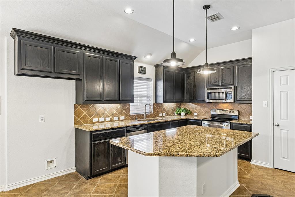 405 Highland Ridge Drive, Wylie, TX 75098