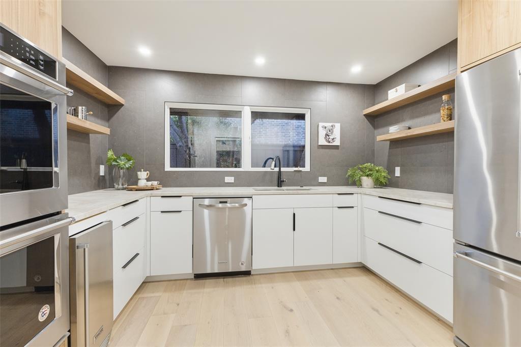 Kitchen scullery