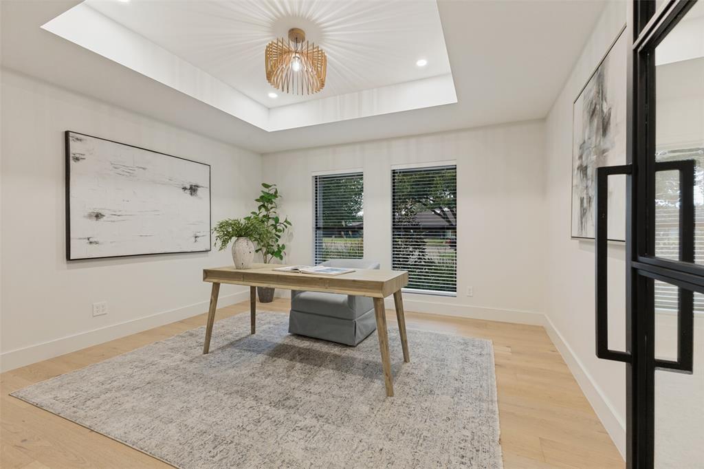Secondary bedroom or office