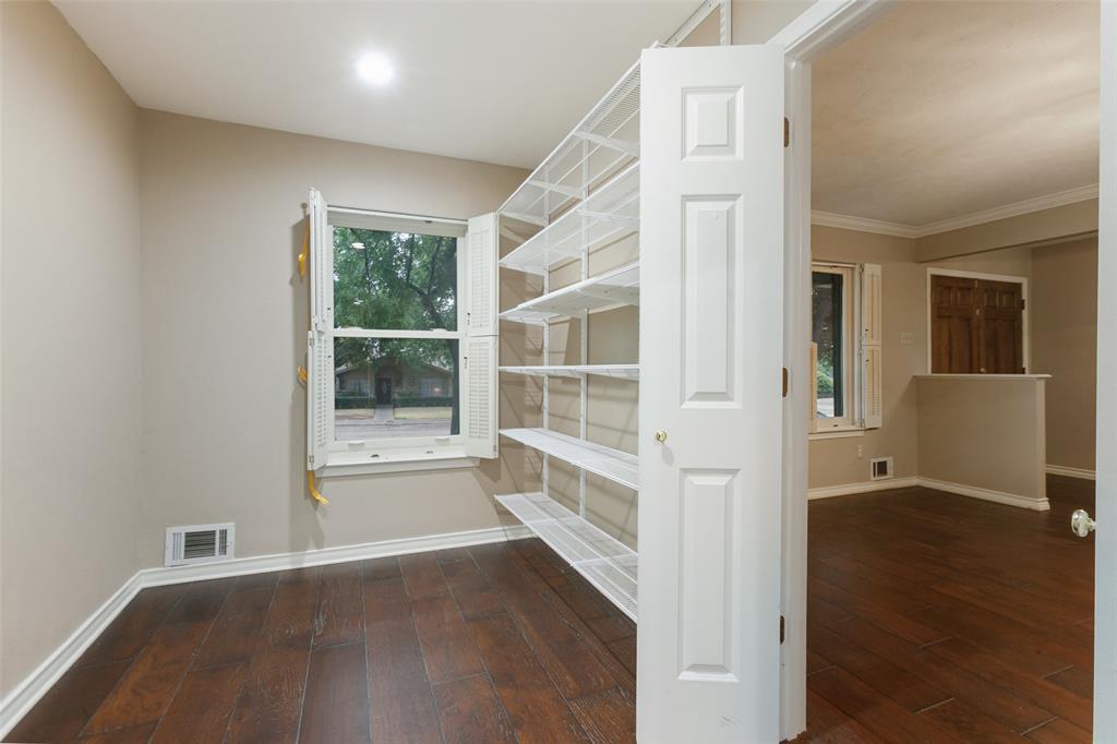 9433 Meadowknoll Drive, Dallas, TX 75243