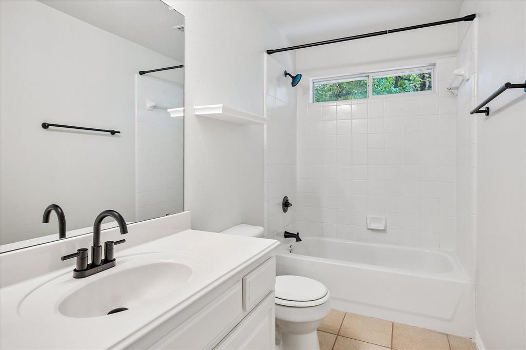 3736 Boxwood Drive, Grand Prairie, TX 75052