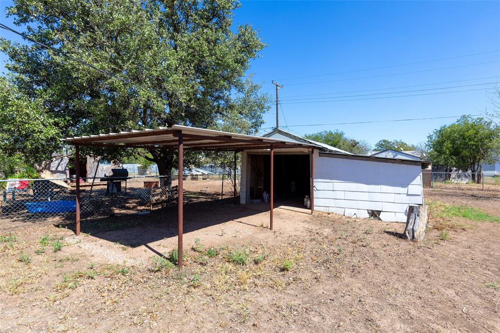 221 NW Avenue J, Hamlin, TX 79520