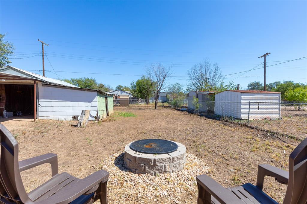 221 NW Avenue J, Hamlin, TX 79520