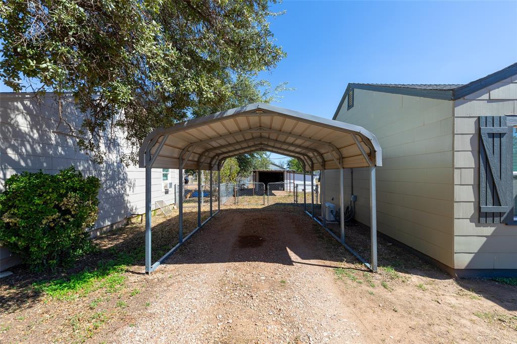 221 NW Avenue J, Hamlin, TX 79520