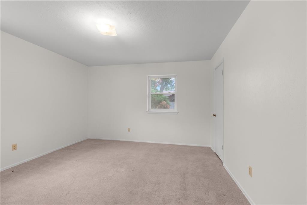8933 Kincaid Drive, Benbrook, TX 76116
