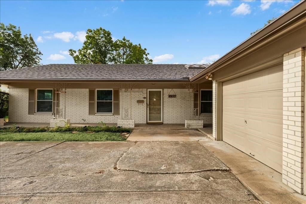 8933 Kincaid Drive, Benbrook, TX 76116