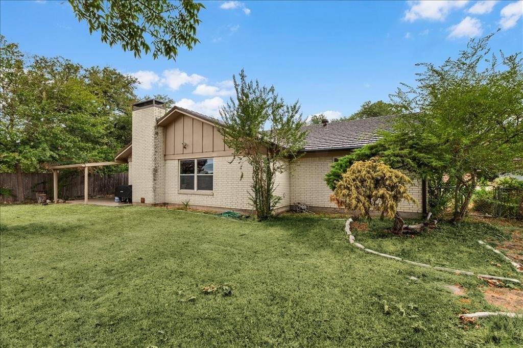 8933 Kincaid Drive, Benbrook, TX 76116