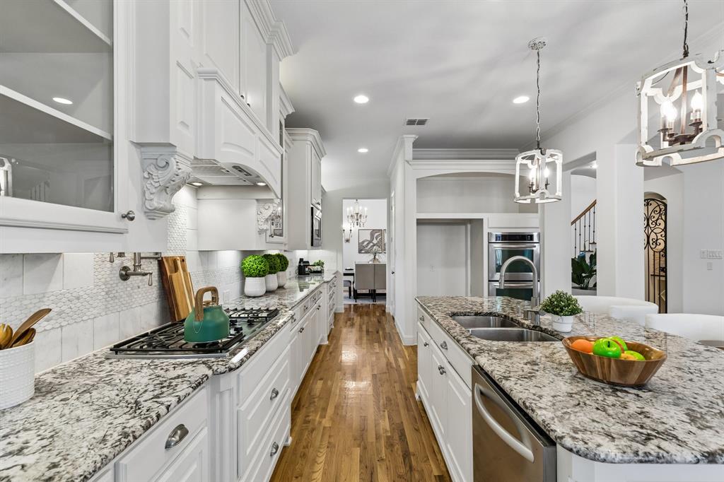 605 Royal Glen Drive, Murphy, TX 75094