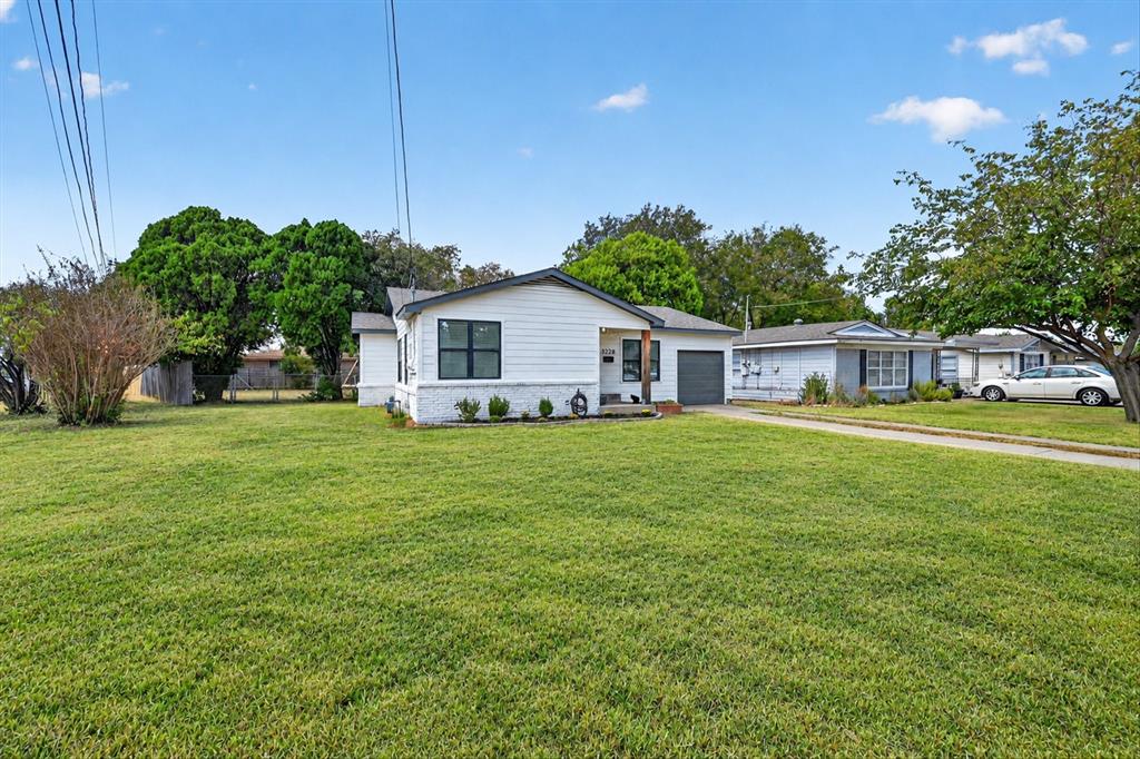 3228 Olive Place, Fort Worth, TX 76116