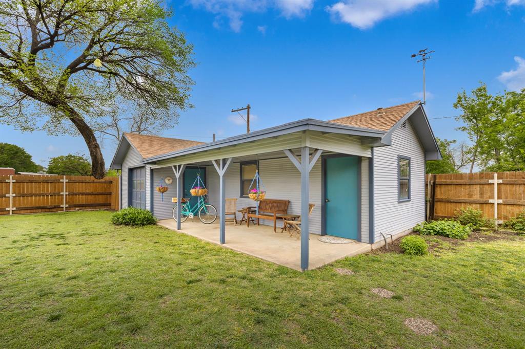 1102 S College Street, Brady, TX 76825