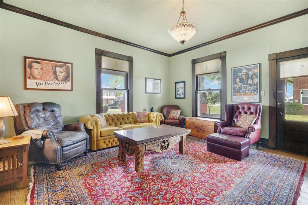1102 S College Street, Brady, TX 76825