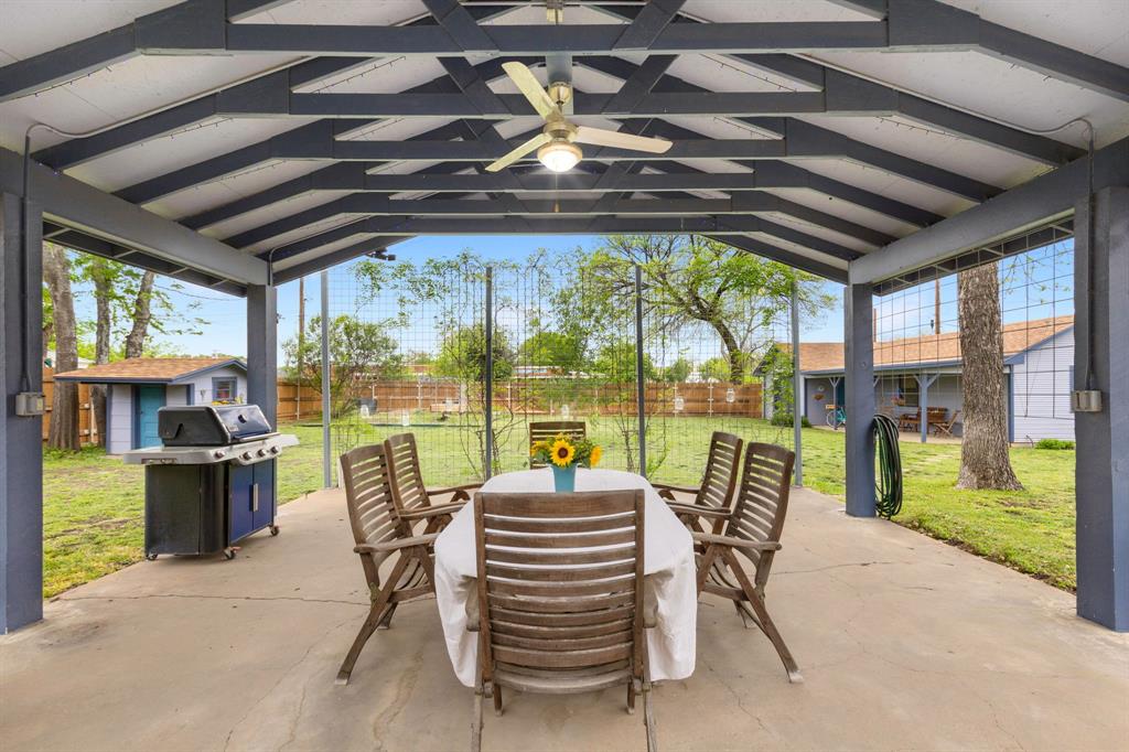 1102 S College Street, Brady, TX 76825