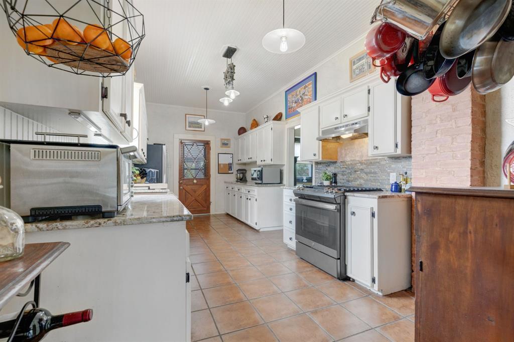 1102 S College Street, Brady, TX 76825