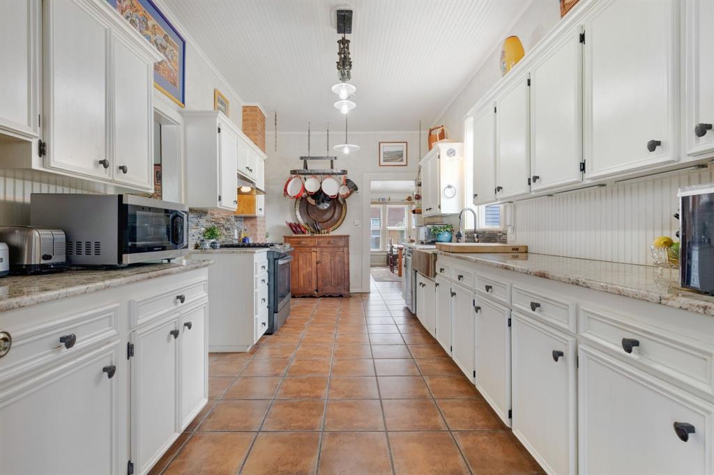 1102 S College Street, Brady, TX 76825
