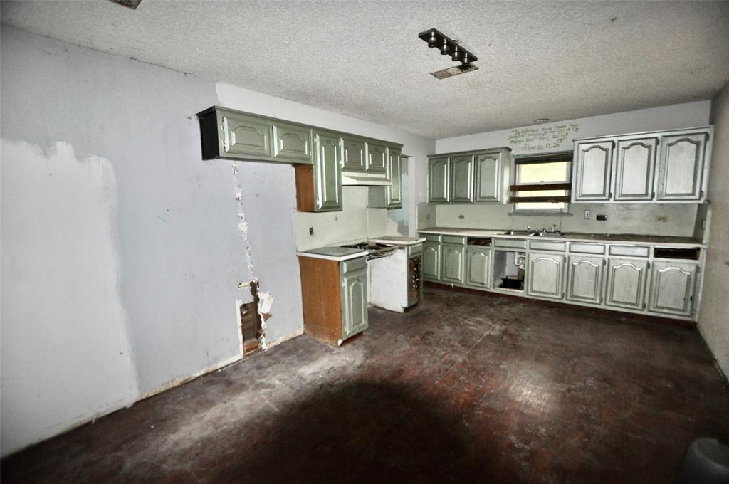 4324 S Cedar Circle Drive, Dallas, TX 75237