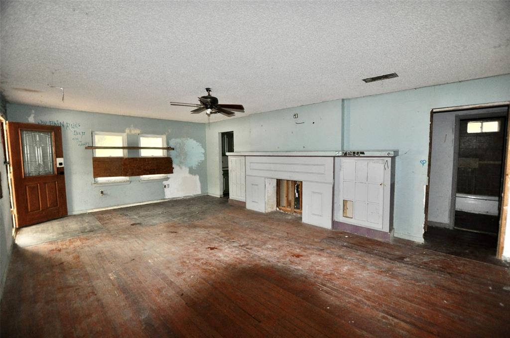 4324 S Cedar Circle Drive, Dallas, TX 75237