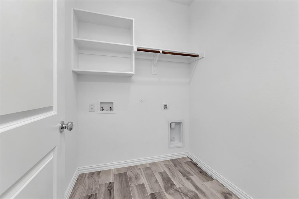 Laundry area with washer hookup, hookup for an electric dryer, hookup for a gas dryer, and light wood-type flooring