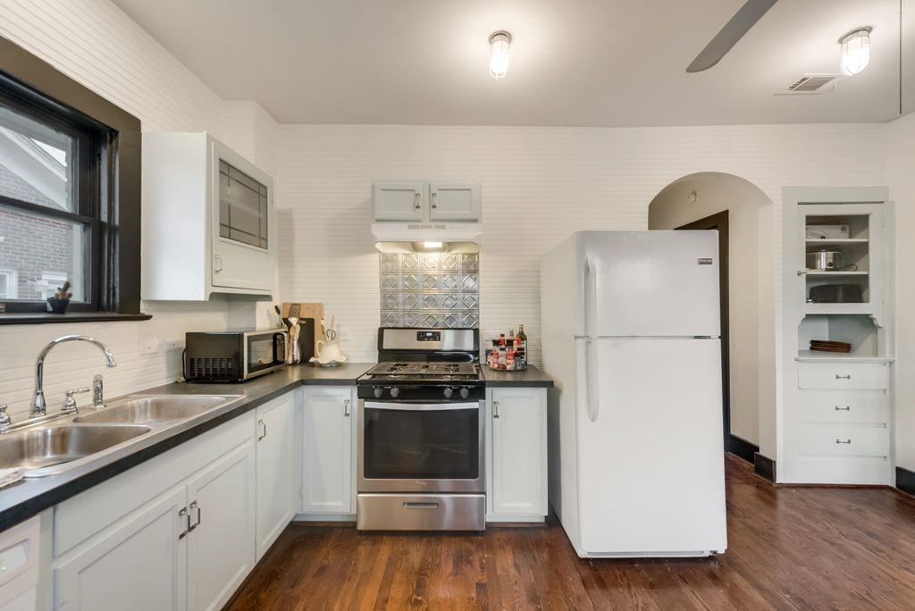 801 Woodlawn Avenue, Dallas, TX 75208