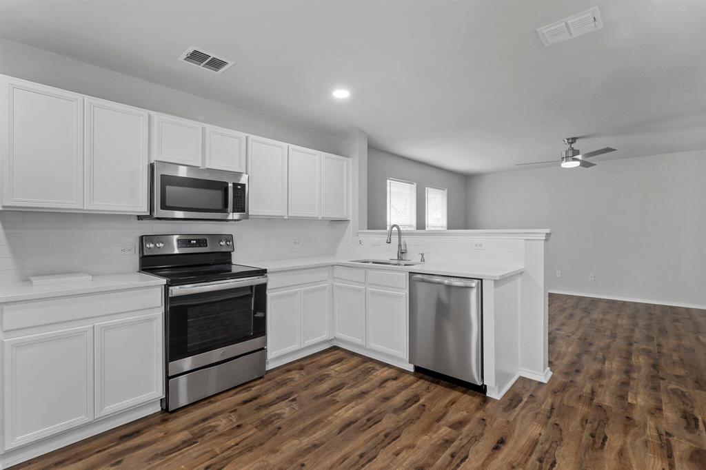 932 Poncho Lane, Fort Worth, TX 76052