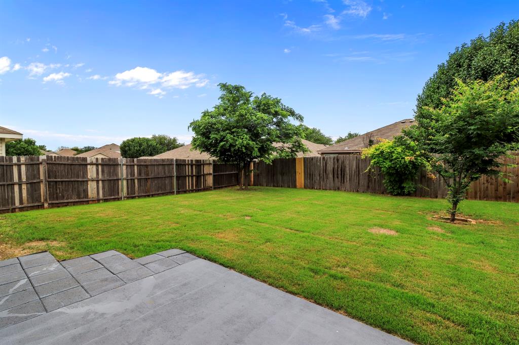 932 Poncho Lane, Fort Worth, TX 76052