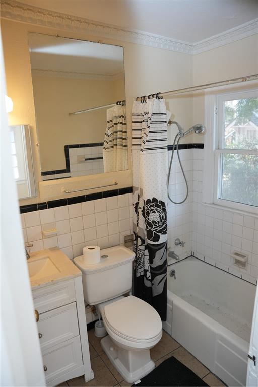 Full bathroom in front duplex with shower/tub combo.