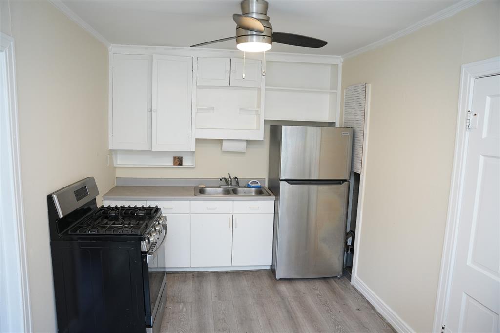 Updated kitchen in front duplex unit with full appliance suite.