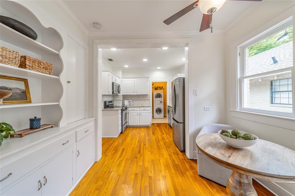 5322 Vanderbilt Ave.