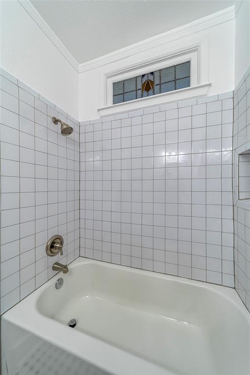 5322 Vanderbilt Ave.