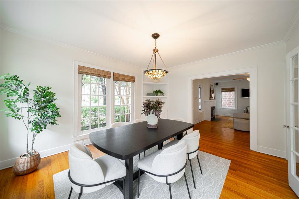 5322 Vanderbilt Ave.