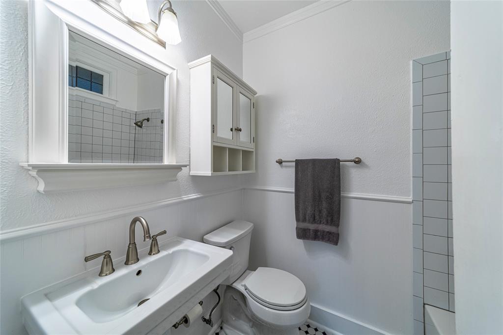 5322 Vanderbilt Ave.