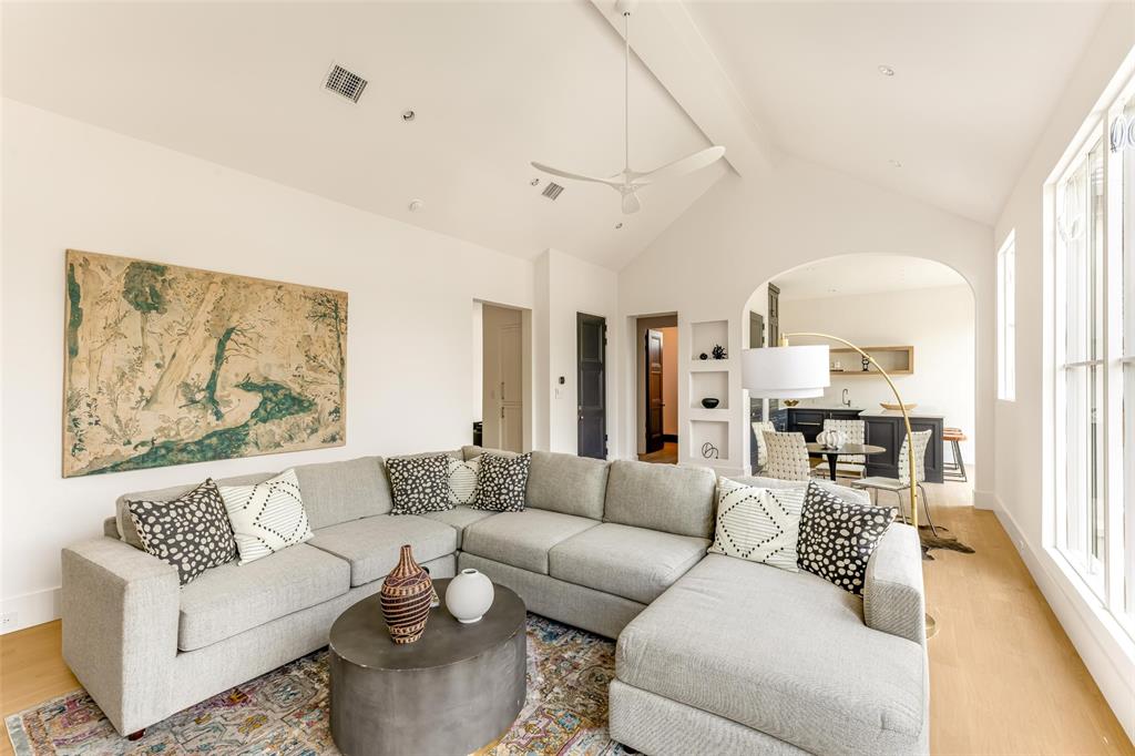 4718 W Amherst Avenue, Dallas, TX 75209