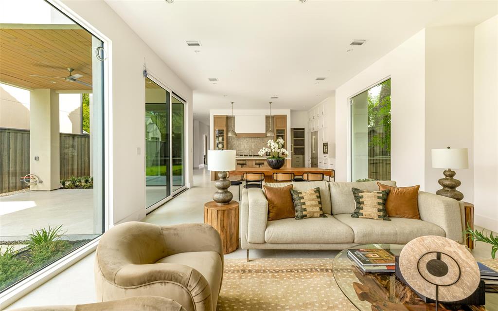 4718 W Amherst Avenue, Dallas, TX 75209
