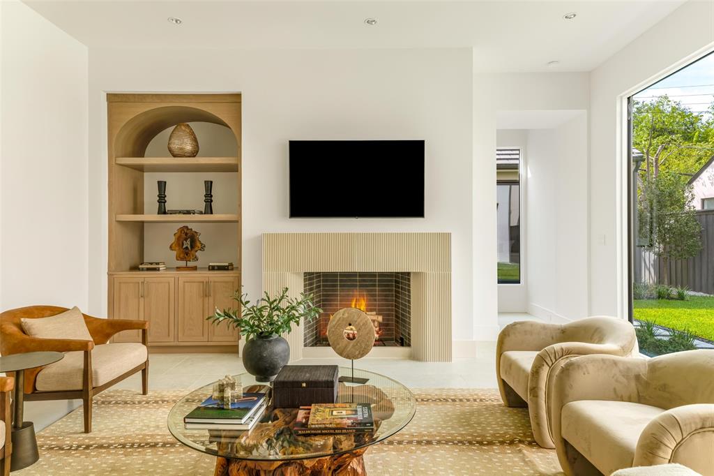 4718 W Amherst Avenue, Dallas, TX 75209