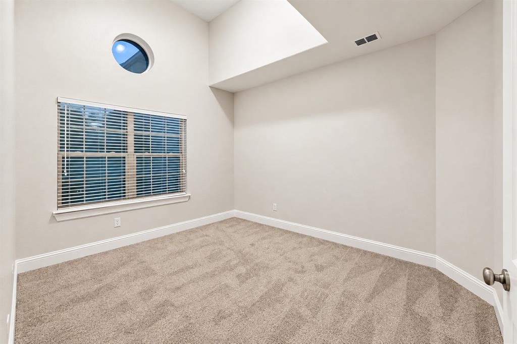 Upstairs Guest bedroom