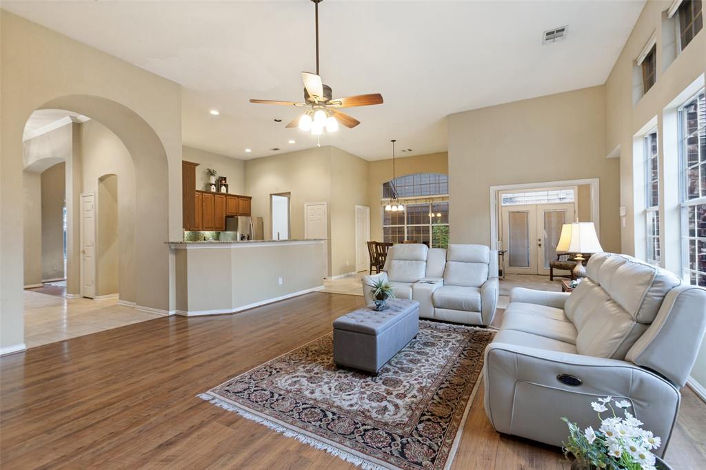 Plenty of space for the family to gather