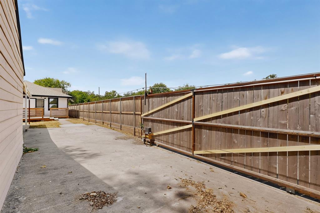 1100 S Brighton Avenue, Dallas, TX 75208