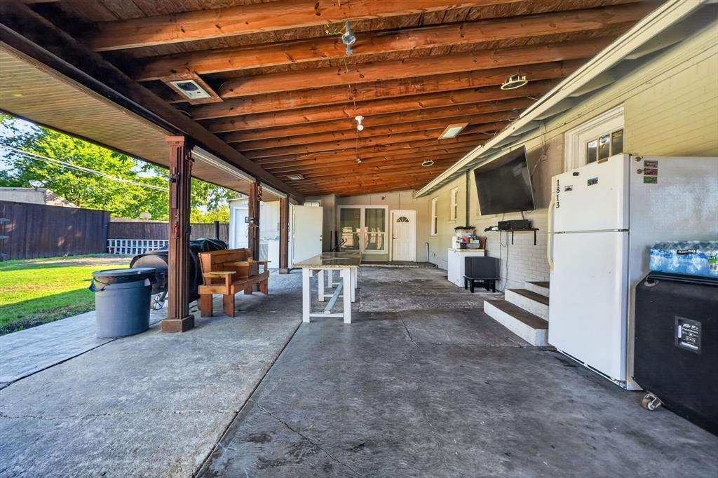 1813 Baxley Drive, Carrollton, TX 75006