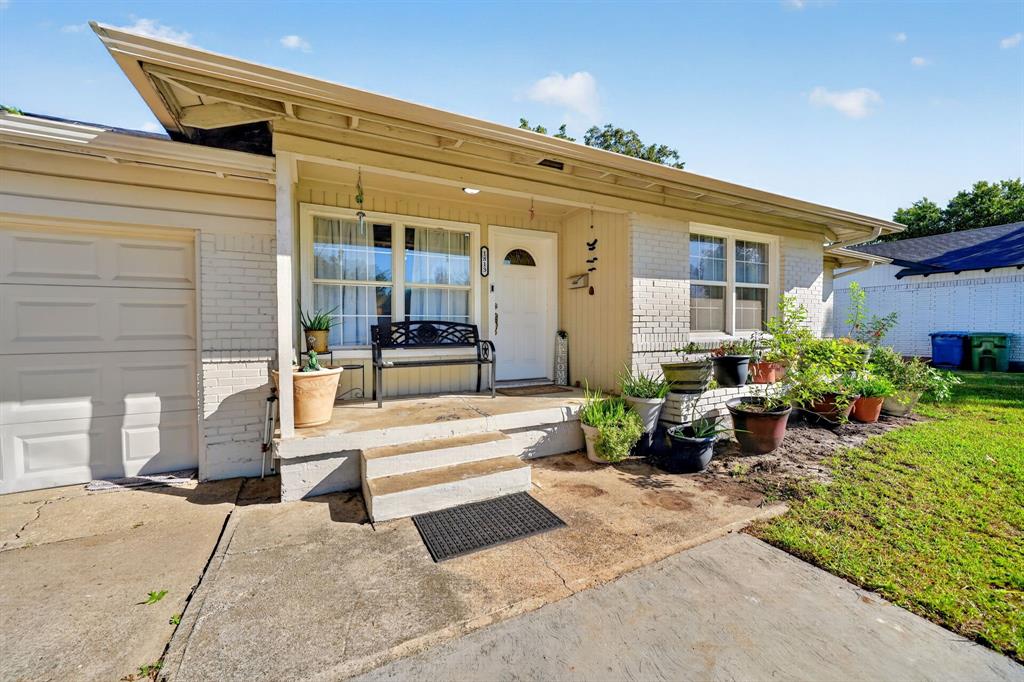 1813 Baxley Drive, Carrollton, TX 75006