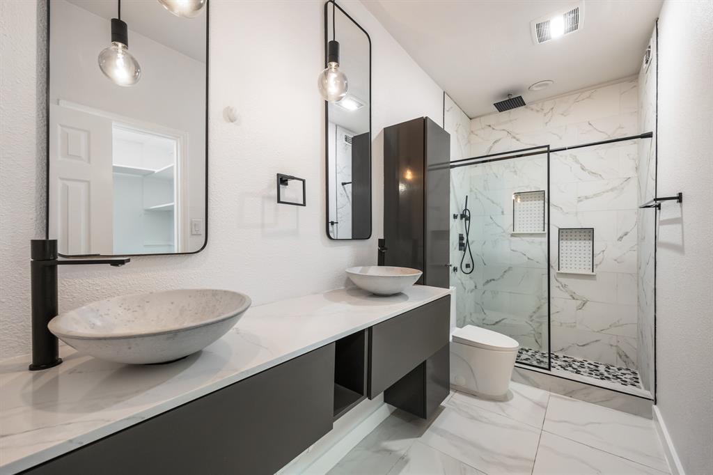 Dual vessel sinks with wall-mounted faucets