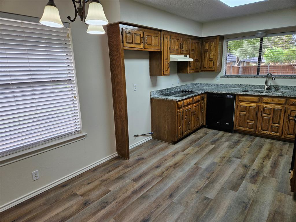 218 Buffalo Creek Drive, Waxahachie, TX 75165
