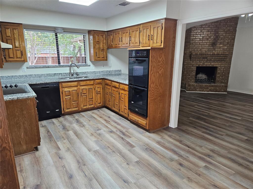 218 Buffalo Creek Drive, Waxahachie, TX 75165