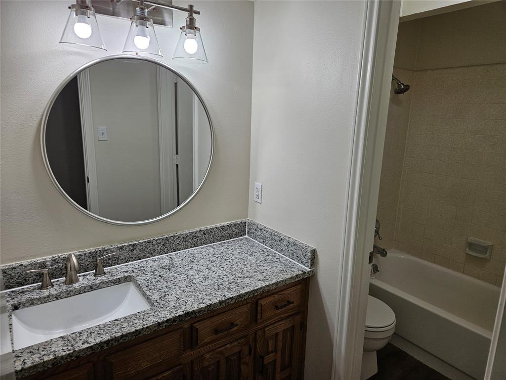 218 Buffalo Creek Drive, Waxahachie, TX 75165