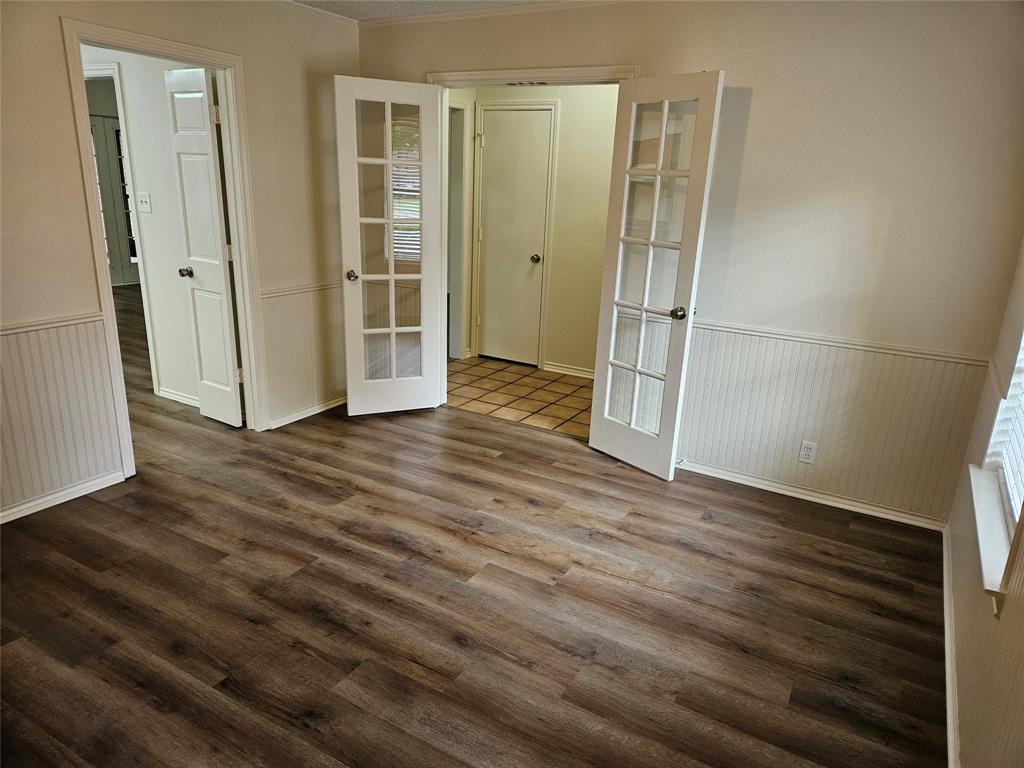 This room can be closed off as a bedroom, office or play room