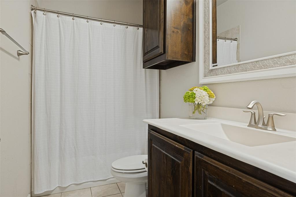 Full hall bathroom