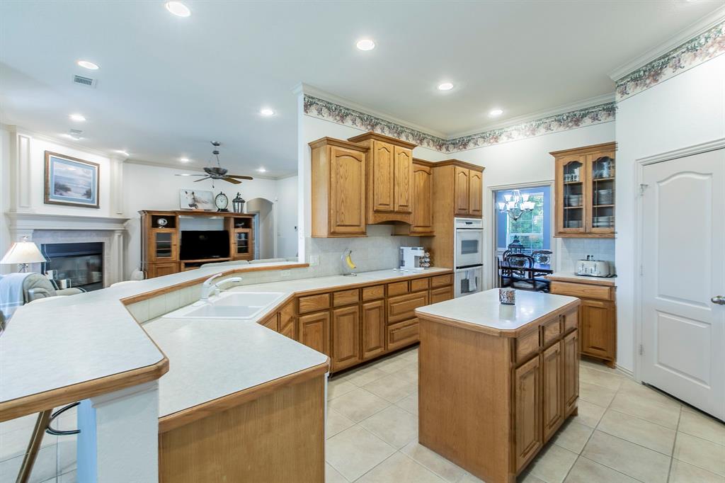 120 Crestbrook Court, Midlothian, TX 76065
