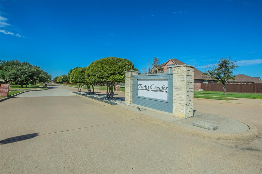 120 Crestbrook Court, Midlothian, TX 76065