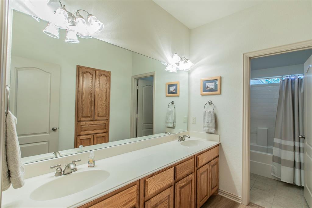 120 Crestbrook Court, Midlothian, TX 76065