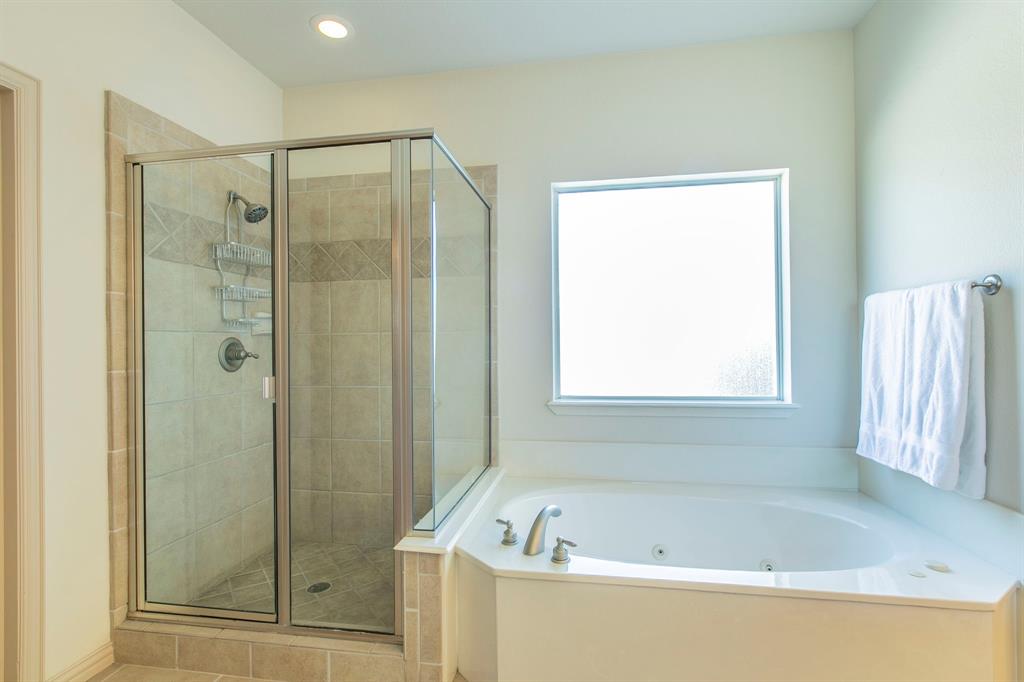 120 Crestbrook Court, Midlothian, TX 76065
