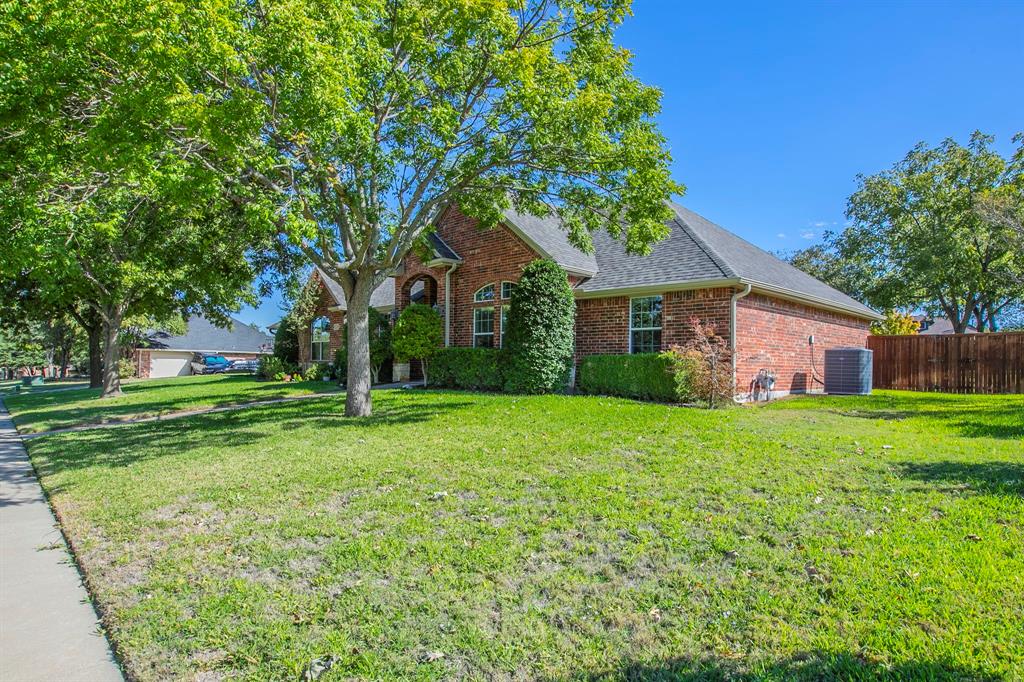 120 Crestbrook Court, Midlothian, TX 76065