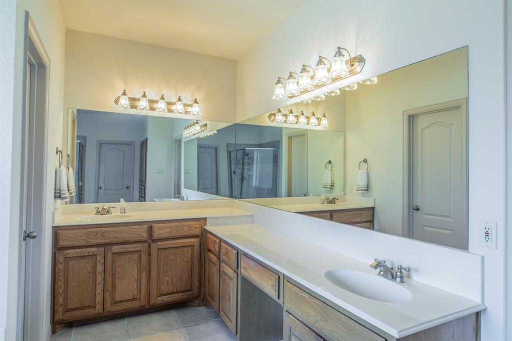 120 Crestbrook Court, Midlothian, TX 76065